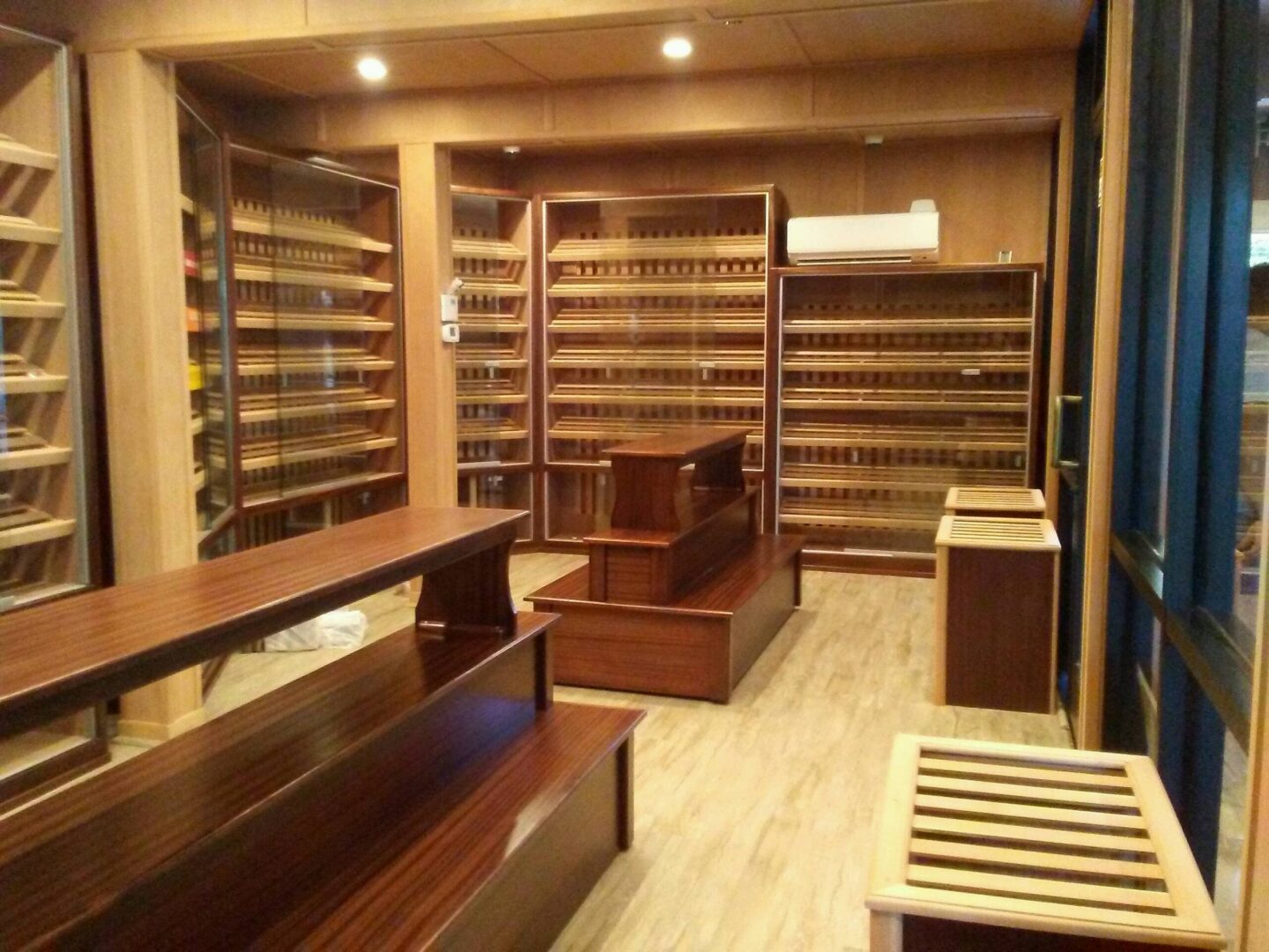 Davidus Cigars – Walk In Room w/ Ventilated Wall Humidors