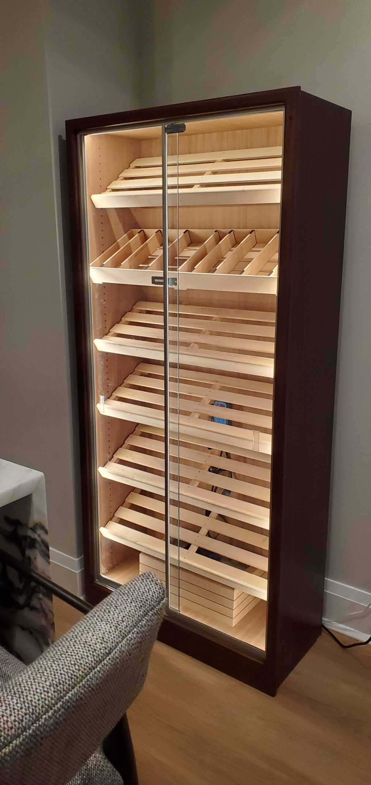 Newsham's H-636 Base commercial cigar humidor